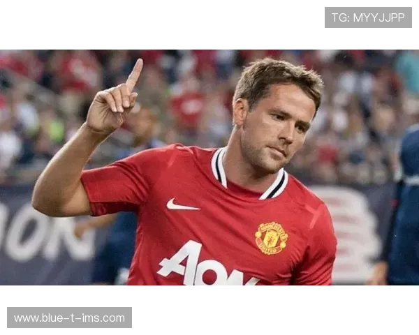 足球明星发型侧边杠的潮流解析与时尚搭配技巧分享