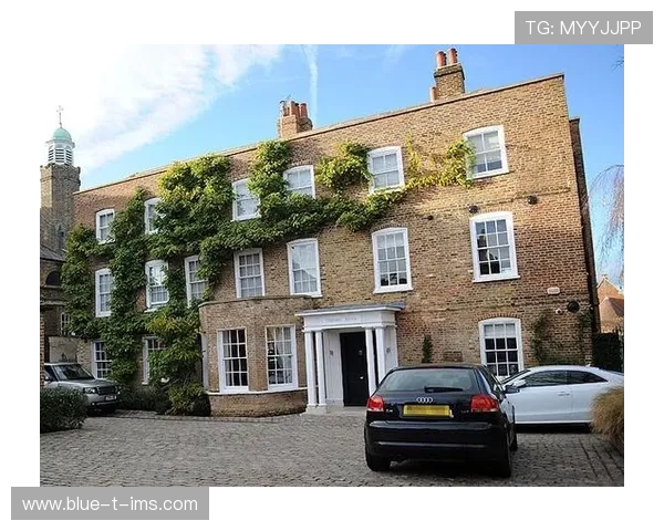 伦敦足球明星豪宅揭秘：奢华生活背后的故事与风格